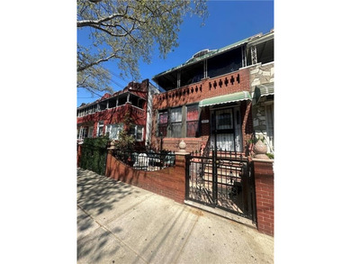 *property is currently occupied* BROWNSVILLE, MASSIVE 4 BEDROOM - photo 4