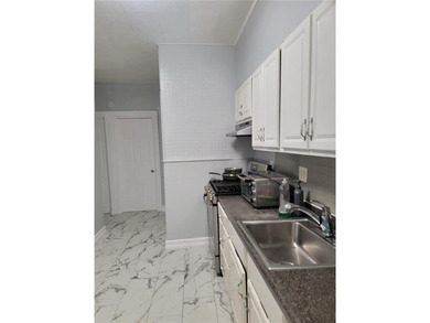 *property is currently occupied* BROWNSVILLE, MASSIVE 4 BEDROOM - photo 5