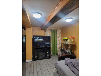 *property is currently occupied* BROWNSVILLE, MASSIVE 4 BEDROOM - photo 6