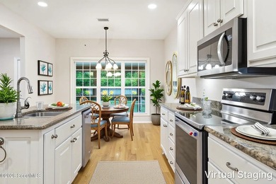 Welcome to this beautifully maintained 5-bedroom, 3.5-bath home - photo 4