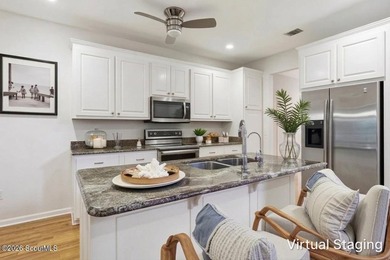 Welcome to this beautifully maintained 5-bedroom, 3.5-bath home - photo 5