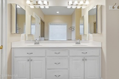 Welcome to this beautifully maintained 5-bedroom, 3.5-bath home - photo 10
