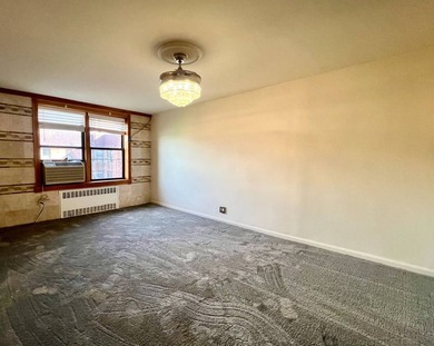 Presenting a top-floor one-bedroom, one-bath co-op residence - photo 3
