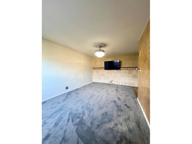 Presenting a top-floor one-bedroom, one-bath co-op residence - photo 4