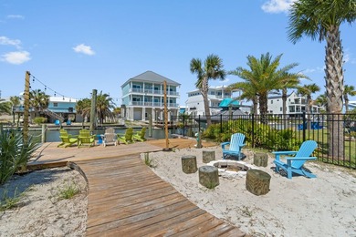Welcome to ''The Salty Flamingo''! Waterfront living meets - photo 2