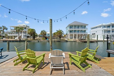 Welcome to ''The Salty Flamingo''! Waterfront living meets - photo 4