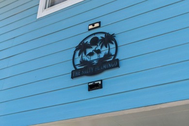 Welcome to ''The Salty Flamingo''! Waterfront living meets - photo 9