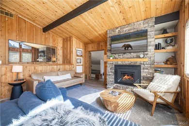 Spectacular Moonridge Retreat! Ideally located just moments from - photo 4