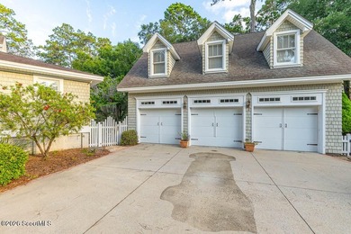 Enjoy exceptional golf course living in this beautifully - photo 2