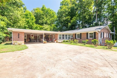 Located in one of Shelby's most desirable neighborhoods, this - photo 4