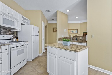 Welcome to this beautifully maintained 3 bedroom, 2 bath condo - photo 13