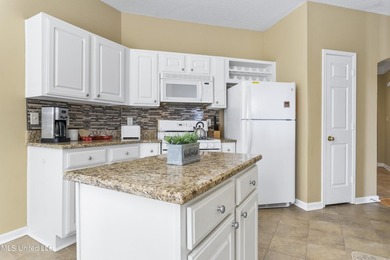 Welcome to this beautifully maintained 3 bedroom, 2 bath condo - photo 14