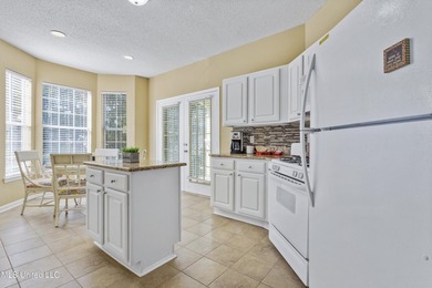 Welcome to this beautifully maintained 3 bedroom, 2 bath condo - photo 15