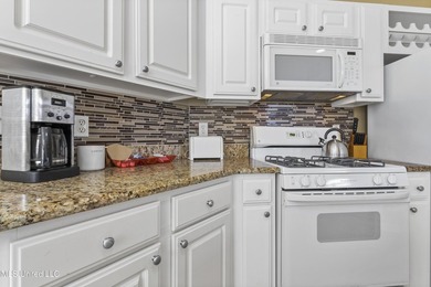 Welcome to this beautifully maintained 3 bedroom, 2 bath condo - photo 16