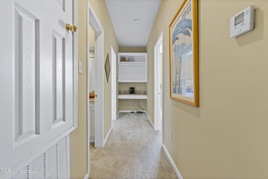 Welcome to this beautifully maintained 3 bedroom, 2 bath condo - photo 18