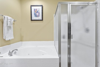 Welcome to this beautifully maintained 3 bedroom, 2 bath condo - photo 23