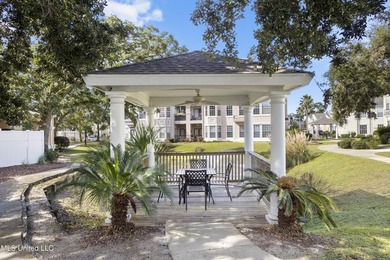 Welcome to this beautifully maintained 3 bedroom, 2 bath condo - photo 33