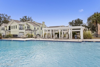 Welcome to this beautifully maintained 3 bedroom, 2 bath condo - photo 40