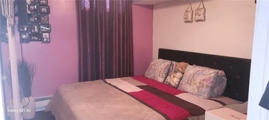 East New York: Beautiful 2 family house featuring a 3 bedroom, 2 - photo 3