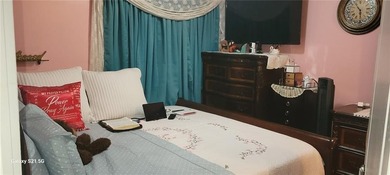 East New York: Beautiful 2 family house featuring a 3 bedroom, 2 - photo 6