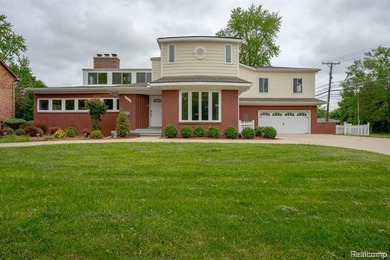 Lake Saint Clair Home For Sale in Grosse Pointe Woods Michigan
