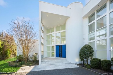 Commanding one of the most coveted positions in Hewlett Bay Park - photo 5