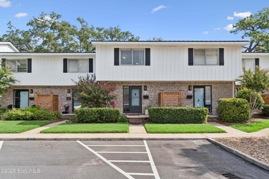 Beautifully updated, fully furnished coastal condominium - photo 1