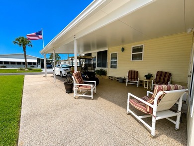 This tastefully updated and well maintained 2 bed 2 bath - photo 2