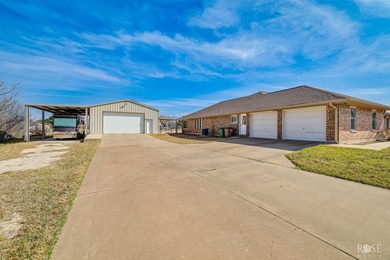 Welcome to 109 Bagpipe in San Angelo, TX! This spacious 3 - photo 2