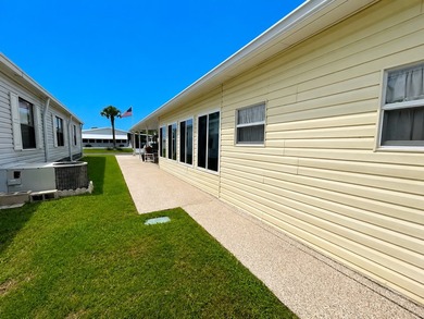This tastefully updated and well maintained 2 bed 2 bath - photo 3