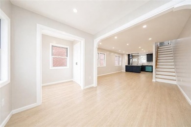 Welcome to this beautifully renovated 3-bedroom & 2 full baths - photo 8