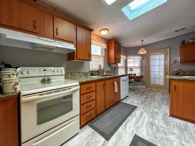 This tastefully updated and well maintained 2 bed 2 bath - photo 10
