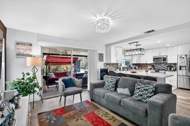 Amazing opportunity to own this spacious and beautifully updated - photo 12