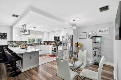 Amazing opportunity to own this spacious and beautifully updated - photo 18