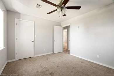 Nice home located on the beautiful, members-only Sebastian Lake - photo 20