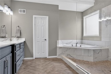 Welcome to this beautifully updated 5-bedroom, 4.5-bath home in - photo 20