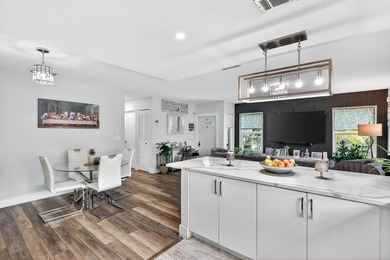 Amazing opportunity to own this spacious and beautifully updated - photo 21