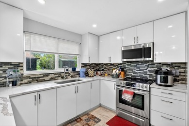Amazing opportunity to own this spacious and beautifully updated - photo 22