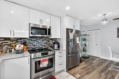 Amazing opportunity to own this spacious and beautifully updated - photo 23