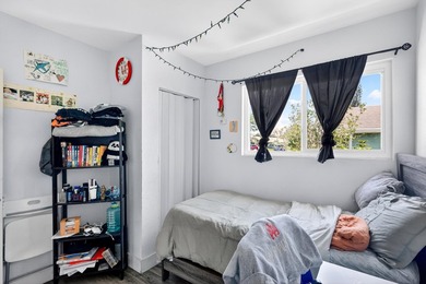 Amazing opportunity to own this spacious and beautifully updated - photo 25