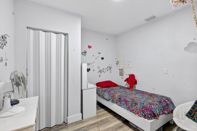 Amazing opportunity to own this spacious and beautifully updated - photo 27