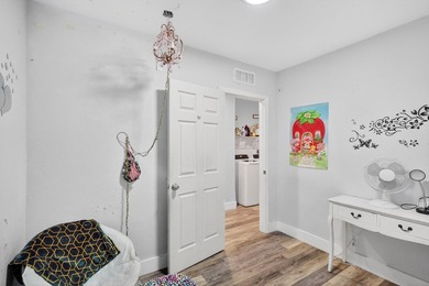 Amazing opportunity to own this spacious and beautifully updated - photo 28