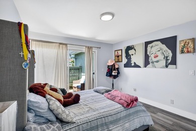 Amazing opportunity to own this spacious and beautifully updated - photo 30