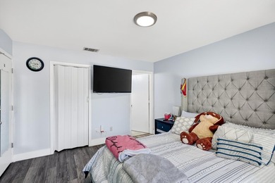 Amazing opportunity to own this spacious and beautifully updated - photo 31