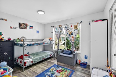 Amazing opportunity to own this spacious and beautifully updated - photo 36