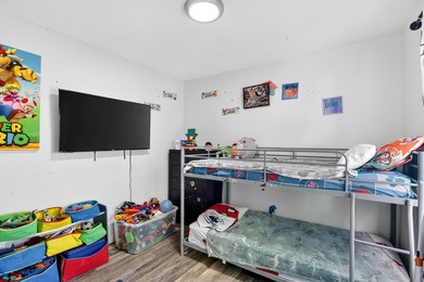 Amazing opportunity to own this spacious and beautifully updated - photo 37