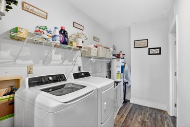 Amazing opportunity to own this spacious and beautifully updated - photo 40