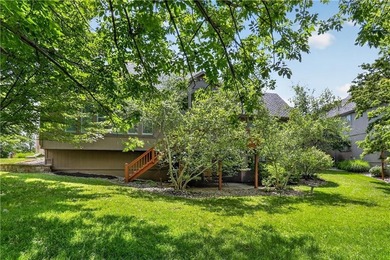 Welcome to this beautifully updated 5-bedroom, 4.5-bath home in - photo 41