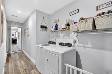 Amazing opportunity to own this spacious and beautifully updated - photo 41