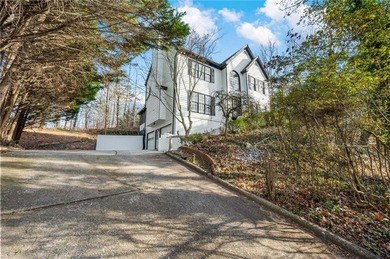 Lake Lanier Home For Sale in Cumming Georgia